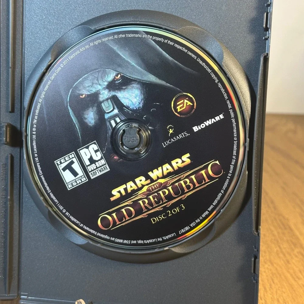 Electronic Arts Star Wars The Old Republic PC DVD-ROM 3-Disc Set Good
